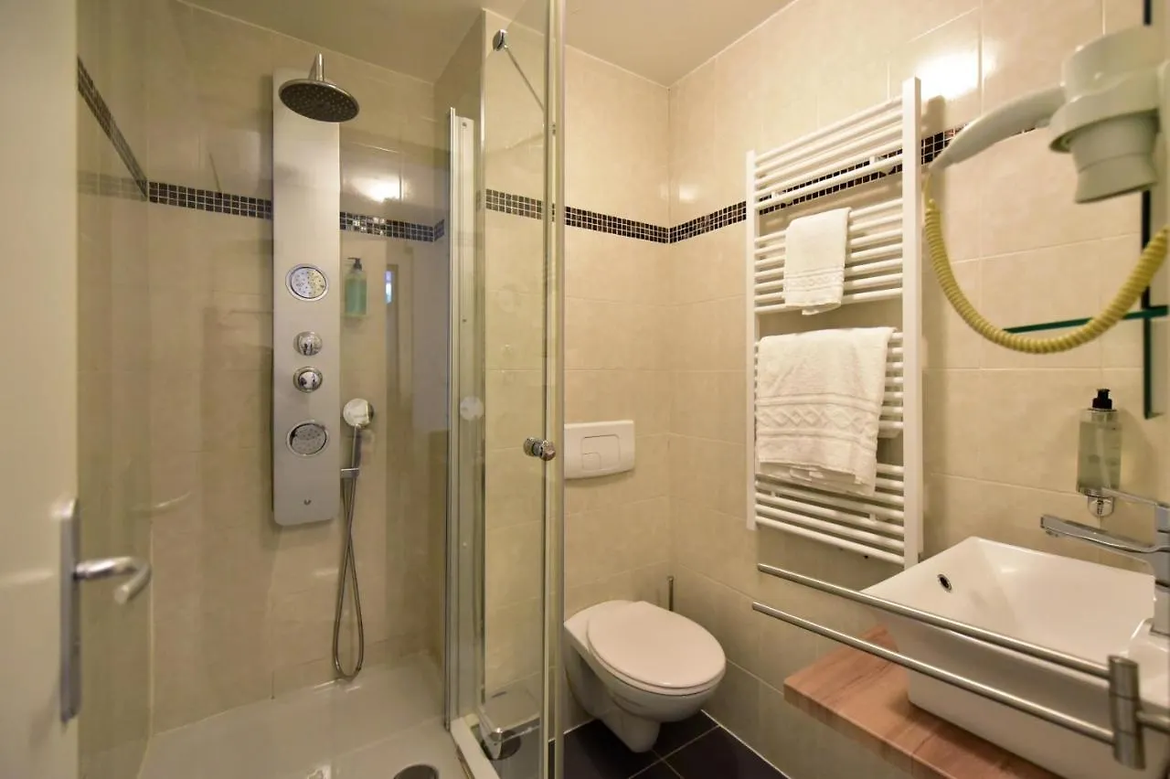 Hotel Rousseau Plus جنيفا 3*,  سويسرا